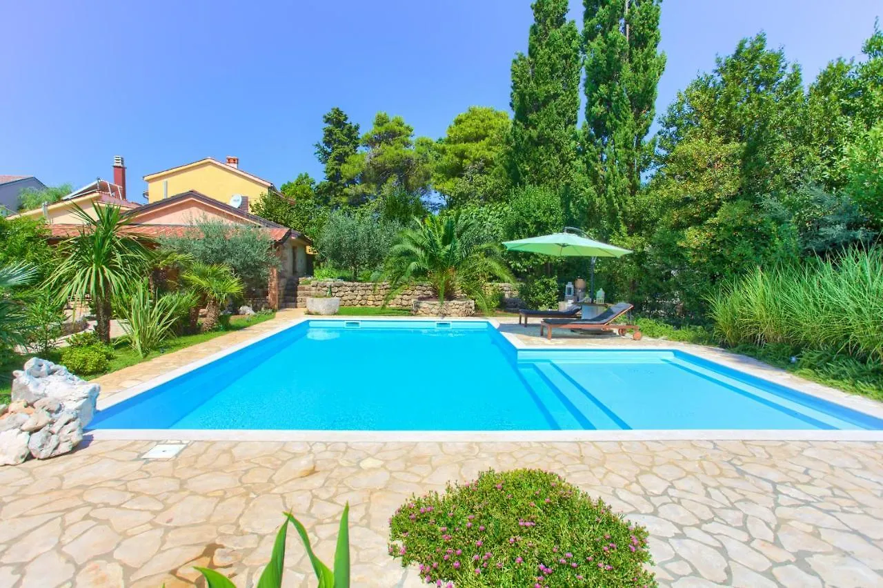 La Villetta - First Class Location With Big Private Pool Apartment Krk Island Croatia