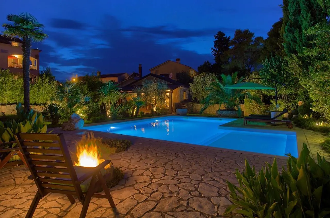 La Villetta - First Class Location With Big Private Pool Apartment Krk Island Croatia