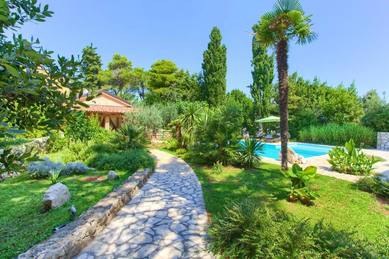 La Villetta - First Class Location With Big Private Pool Apartment Krk Island Krk Town