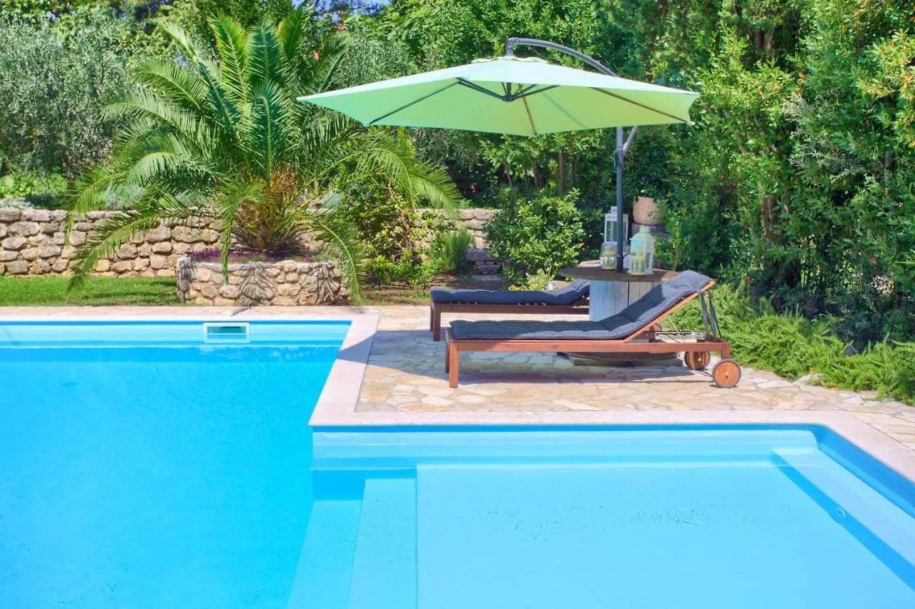 La Villetta - First Class Location With Big Private Pool Apartment Krk Island