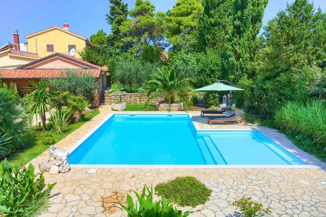 La Villetta - First Class Location With Big Private Pool Apartment Krk Island 0*, Krk Town